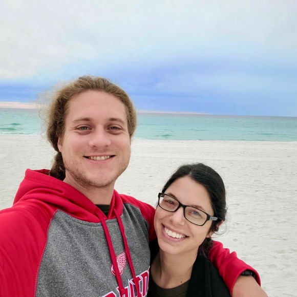 Meet your Posher, Nicole - Picture 1 of 1